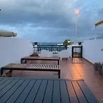 Ruhige Mit Meerblick Und Pool
